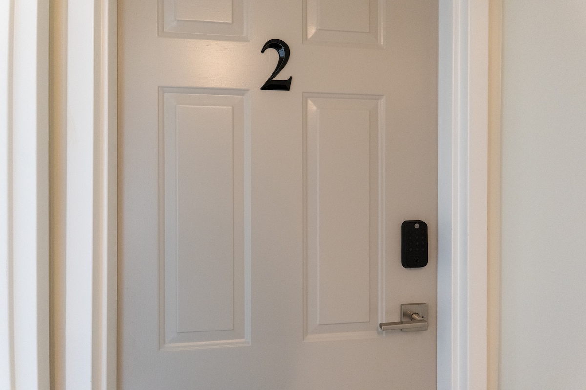 Karibu kwenye chumba #2, kwenye ghorofa ya pili. 