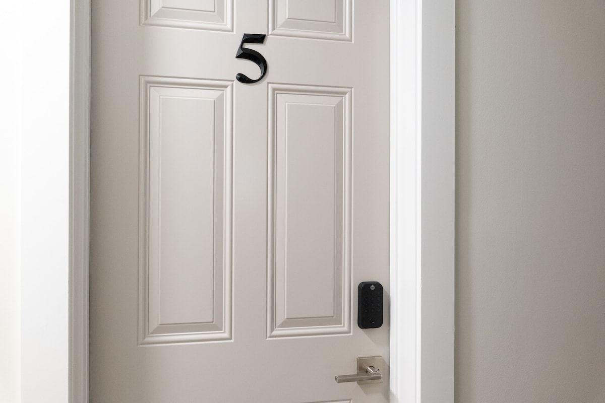 Karibu kwenye chumba #5, kwenye ghorofa ya tatu!