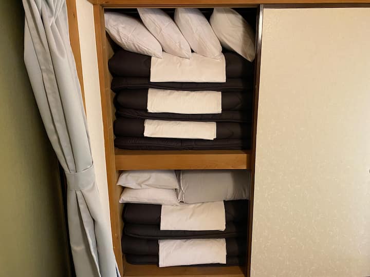 K dispozícii sú 4 samostatné futóny a 1 dvojitá futonová súprava.