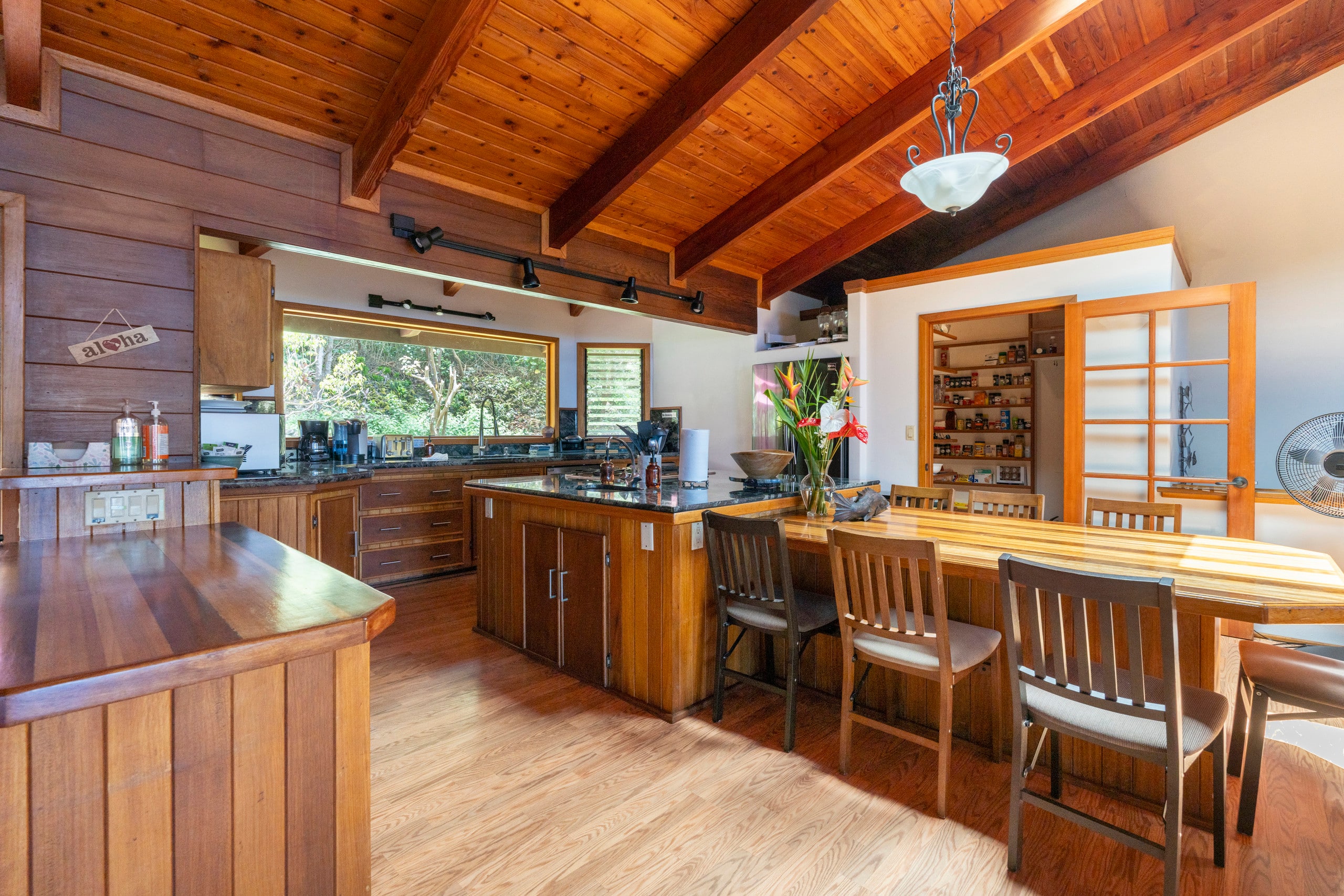 Home in Kailua-Kona · ★4.88 · 5 bedrooms · 15 beds · 4.5 private baths - Image 17