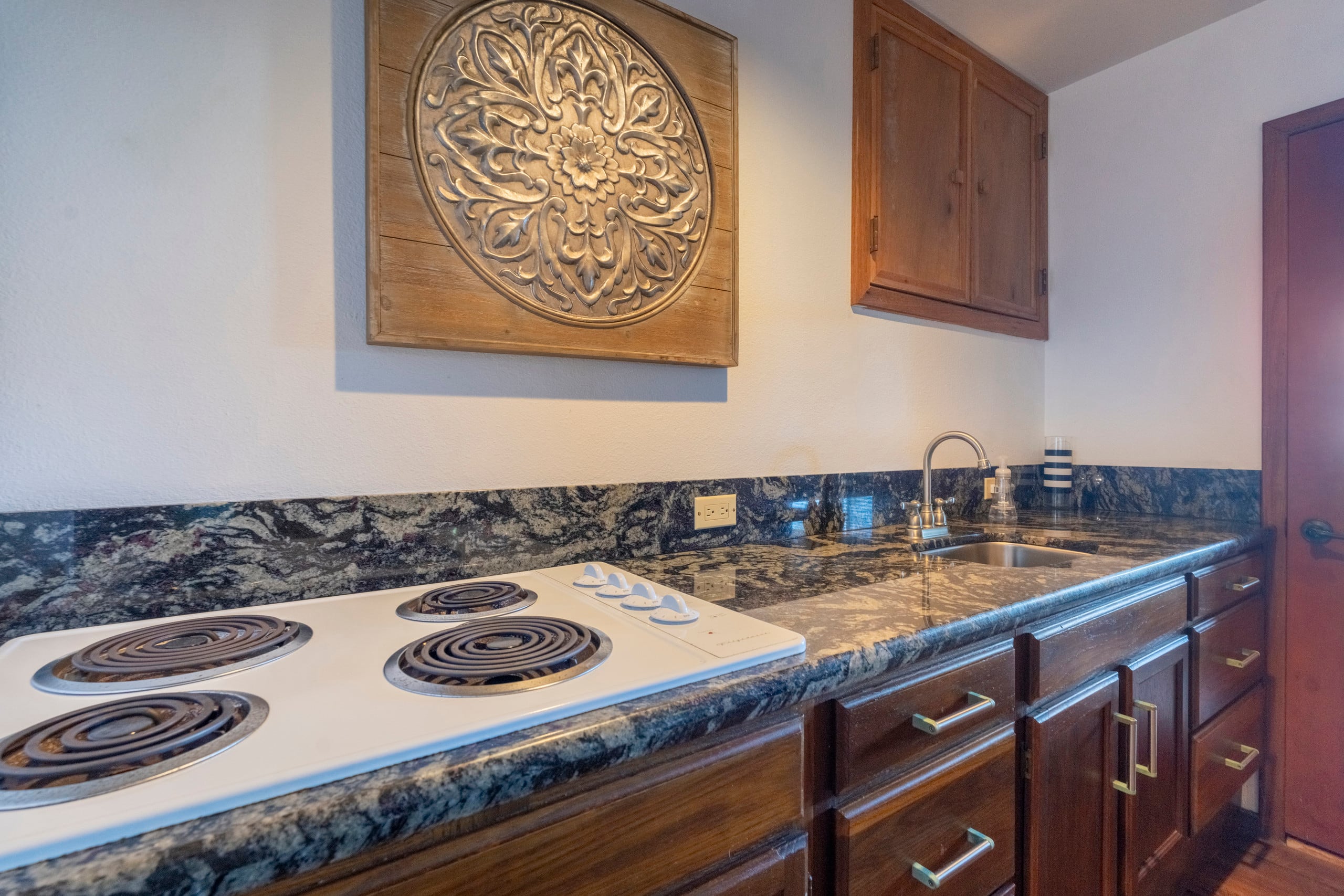 Home in Kailua-Kona · ★4.88 · 5 bedrooms · 15 beds · 4.5 private baths - Image 24