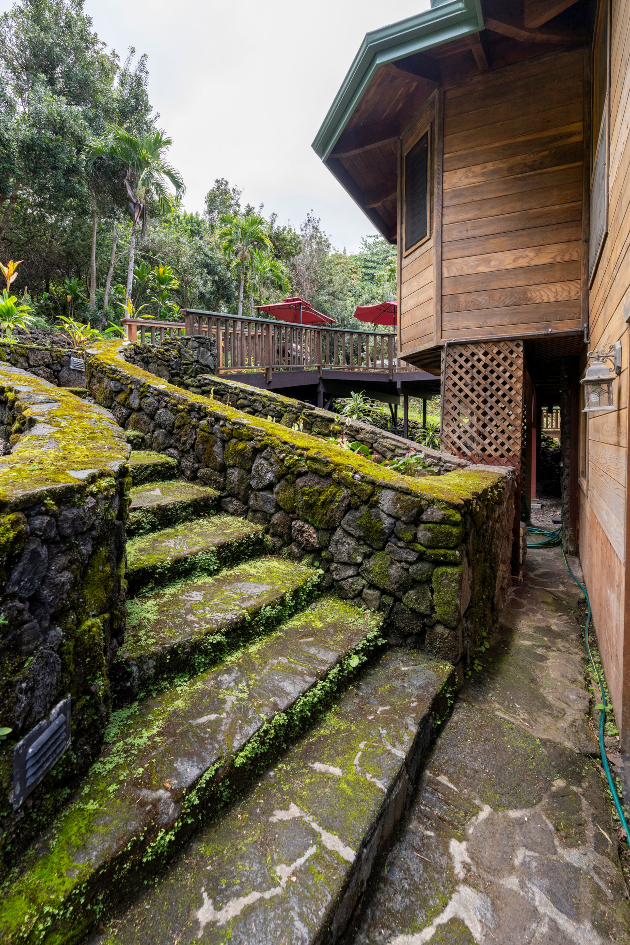 Home in Kailua-Kona · ★4.88 · 5 bedrooms · 15 beds · 4.5 private baths - Image 82