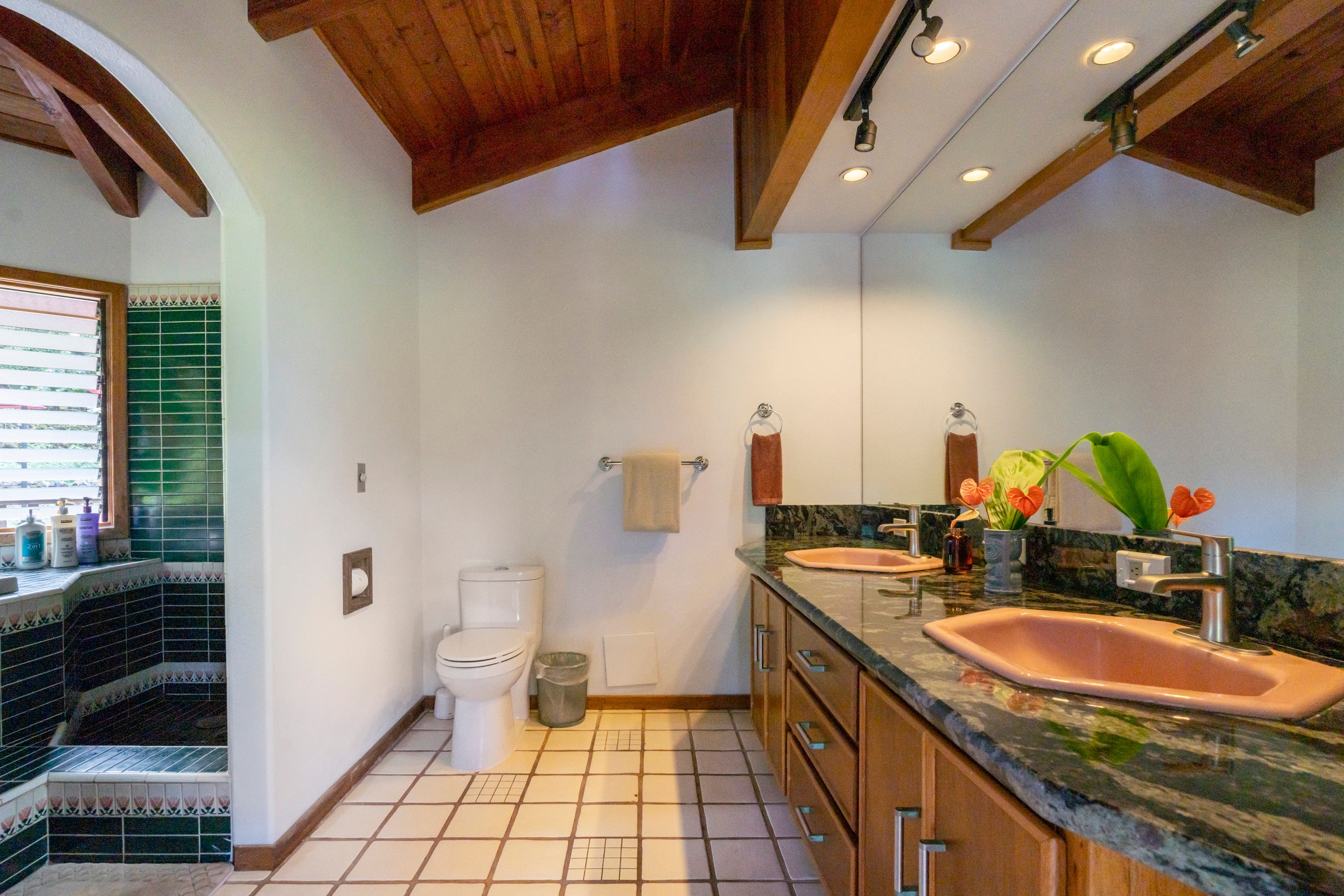 Home in Kailua-Kona · ★4.88 · 5 bedrooms · 15 beds · 4.5 private baths - Image 64