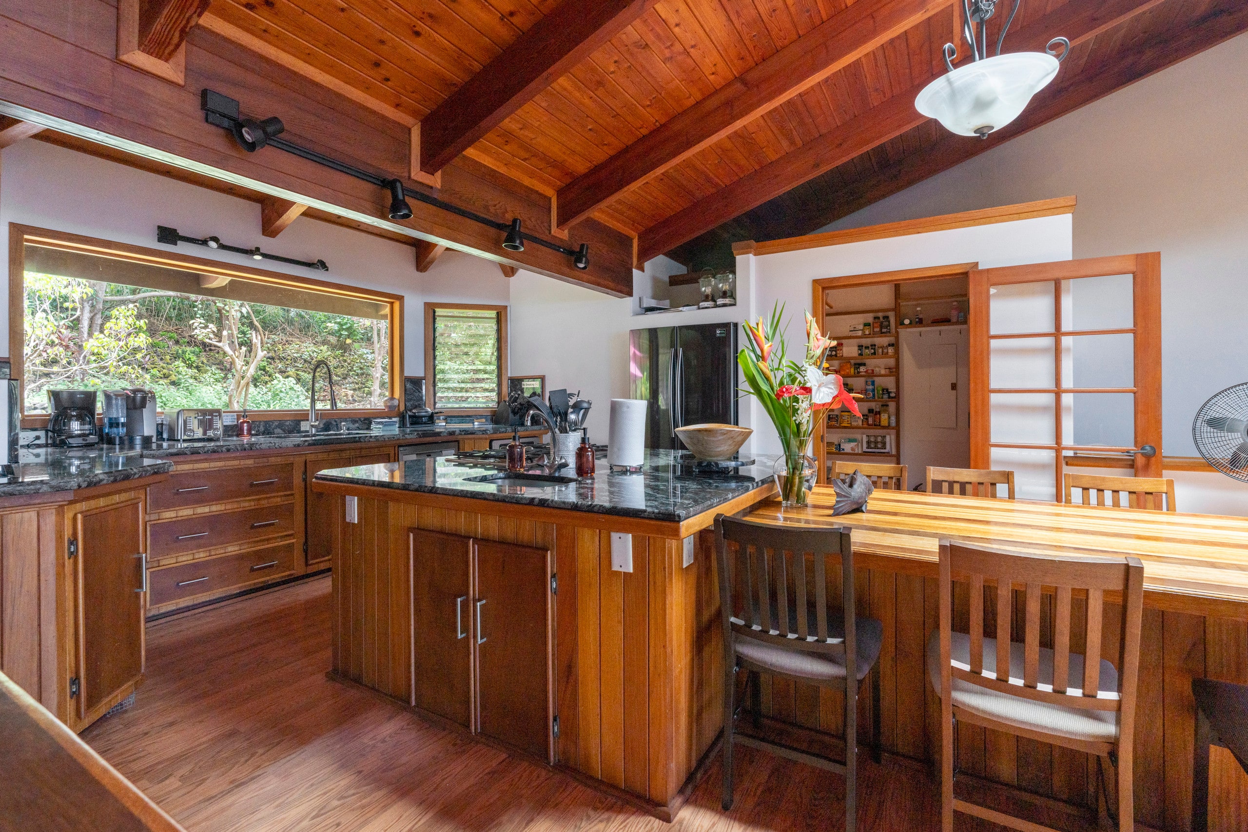 Home in Kailua-Kona · ★4.88 · 5 bedrooms · 15 beds · 4.5 private baths - Image 13