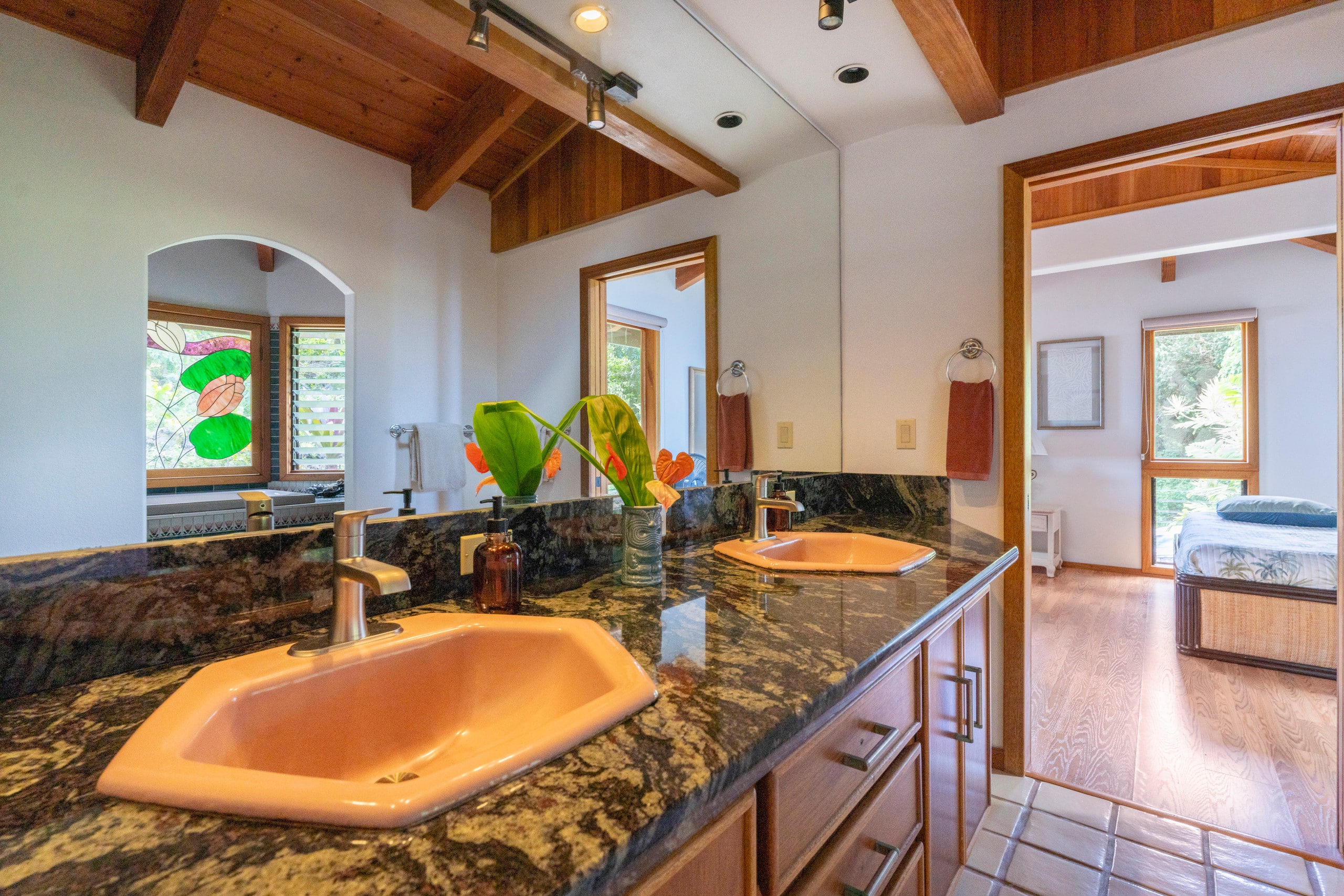 Home in Kailua-Kona · ★4.88 · 5 bedrooms · 15 beds · 4.5 private baths - Image 65