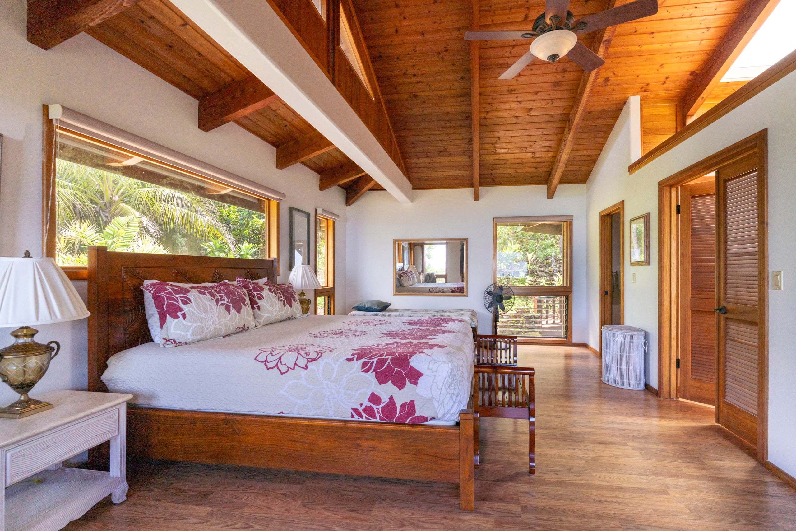 Home in Kailua-Kona · ★4.88 · 5 bedrooms · 15 beds · 4.5 private baths - Image 32