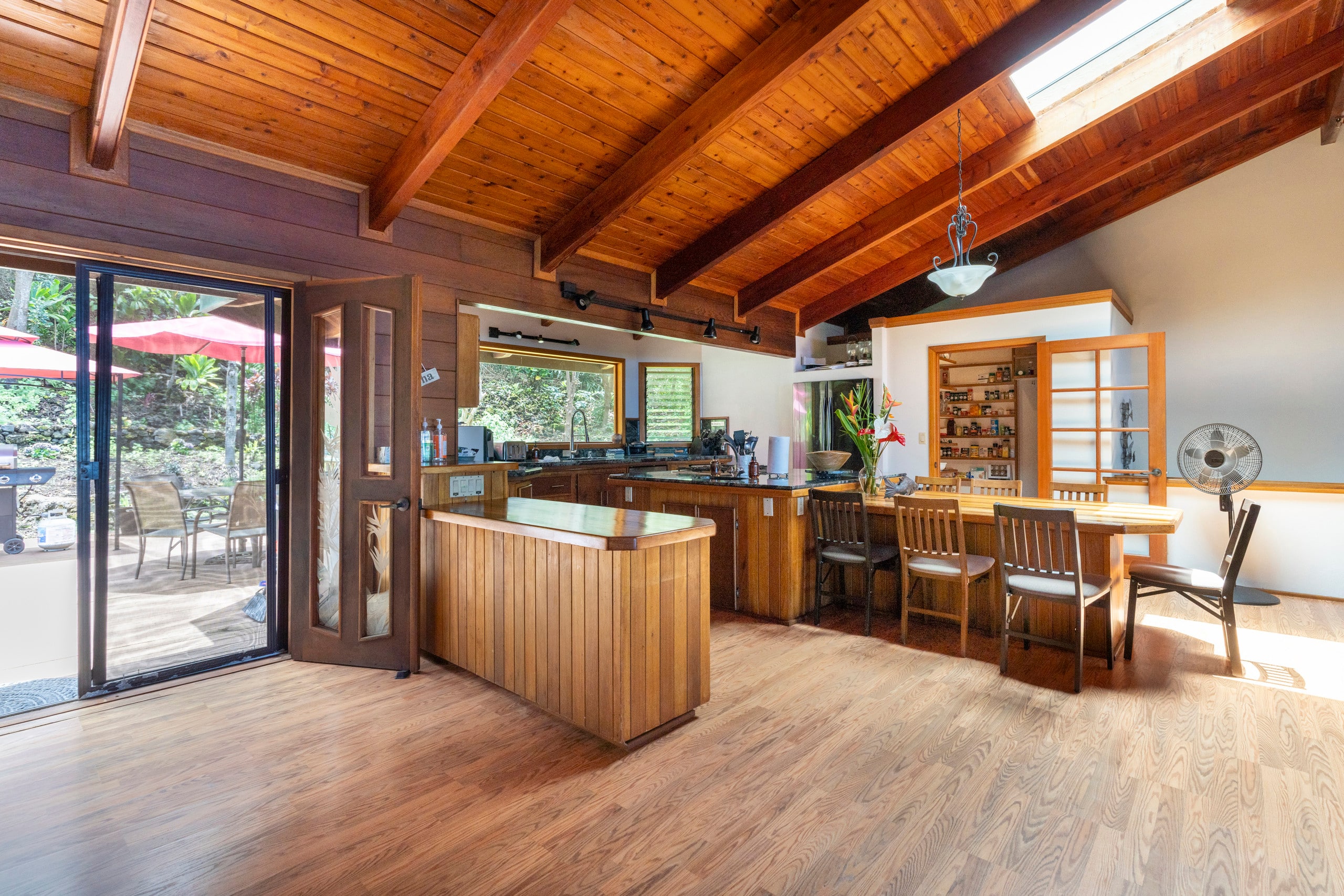 Home in Kailua-Kona · ★4.88 · 5 bedrooms · 15 beds · 4.5 private baths - Image 16