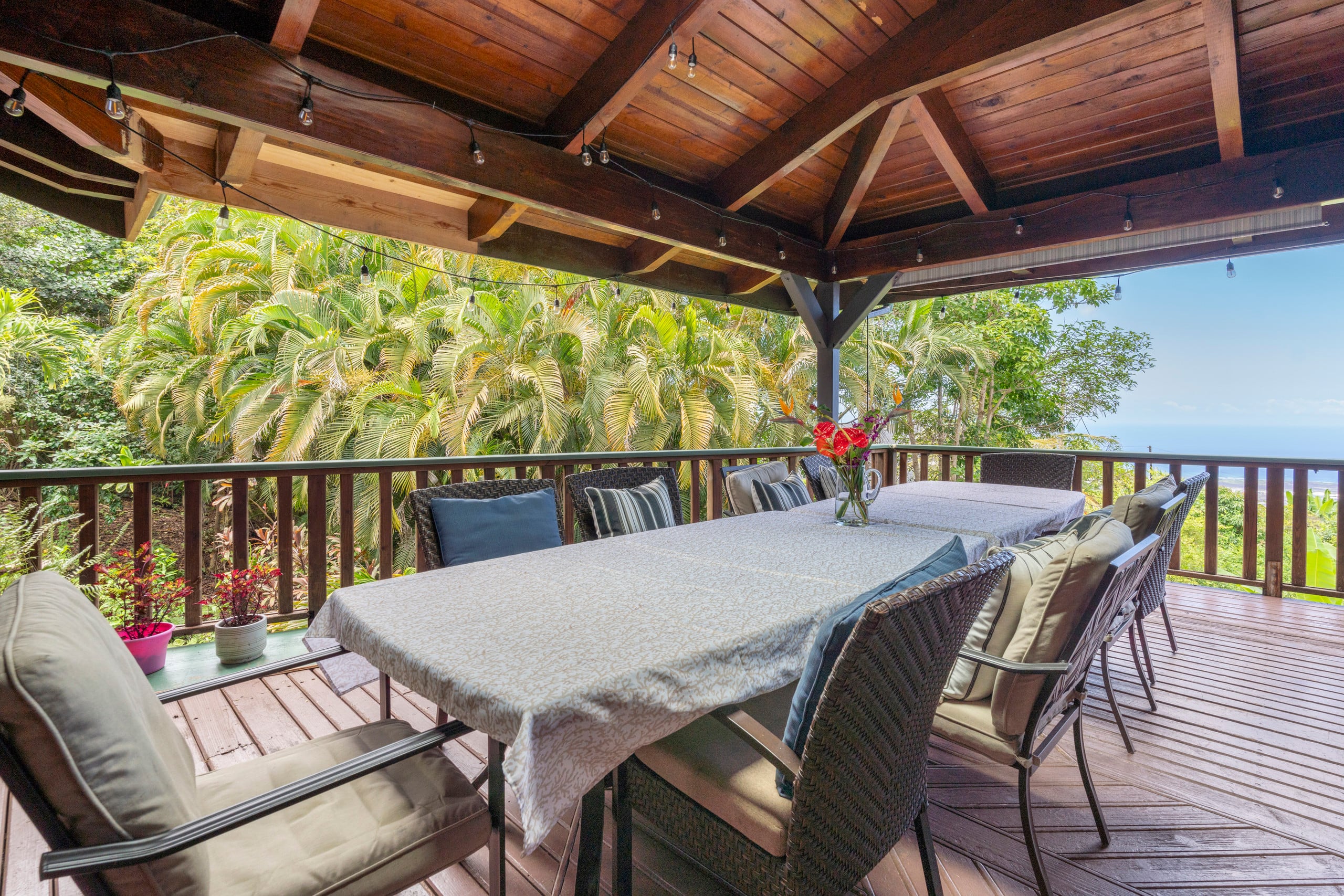 Home in Kailua-Kona · ★4.88 · 5 bedrooms · 15 beds · 4.5 private baths - Image 28