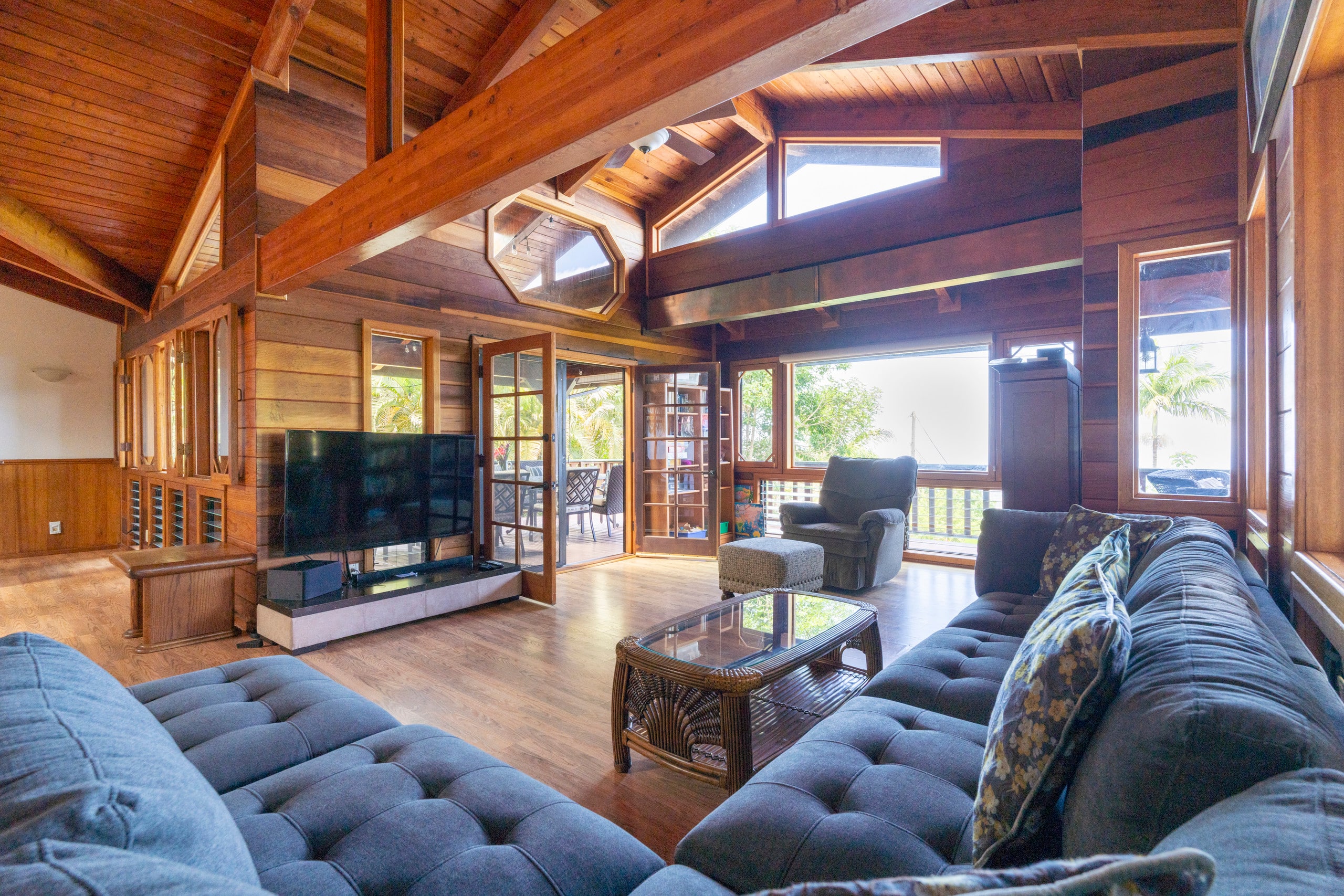 Home in Kailua-Kona · ★4.88 · 5 bedrooms · 15 beds · 4.5 private baths - Image 12