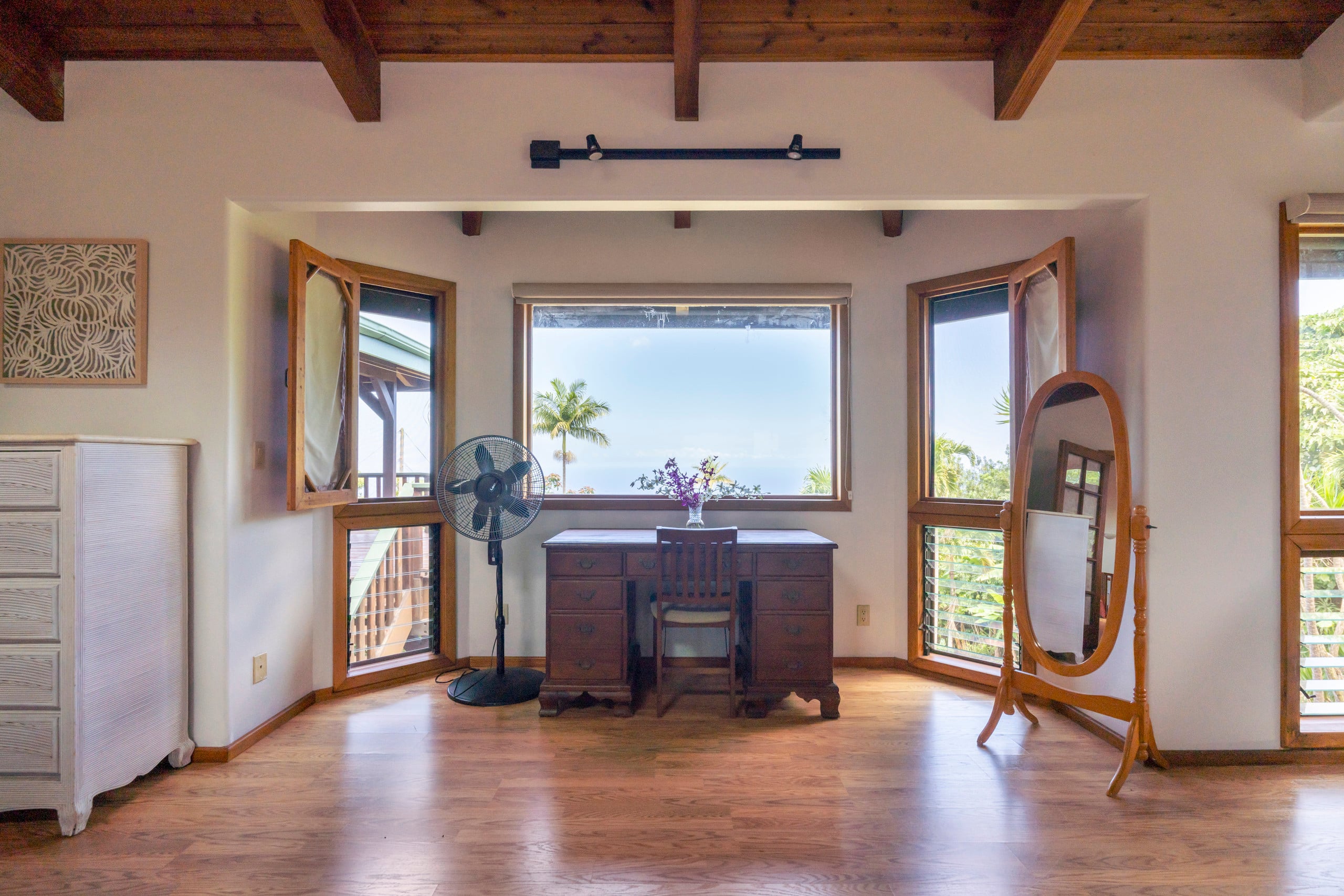Home in Kailua-Kona · ★4.88 · 5 bedrooms · 15 beds · 4.5 private baths - Image 36