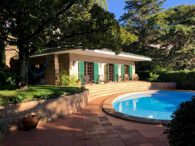 Entre Rochas Pool House