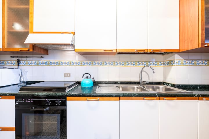 [Stadium] Terrace, 6 Guests, Wifi, A/C gallery image 3