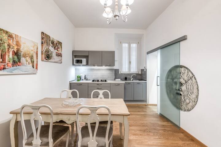 Cozy Apt Scanderbeg 100m from Trevi Fountain gallery image 3