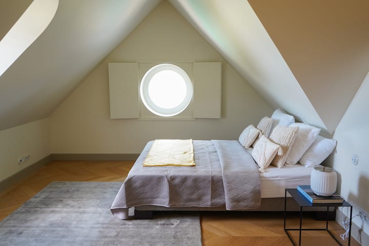 CHAMBRE 8