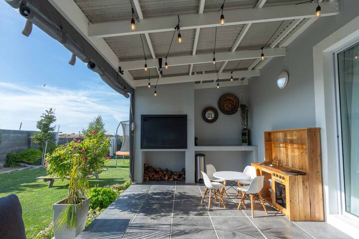 Family Summer Home, Sunset Views gallery image 3