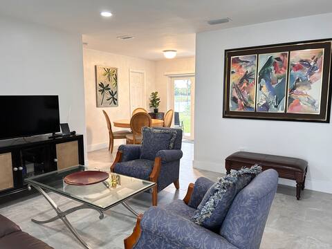 Cozy 3 bed, 2 bath home near Hard Rock Stadium
