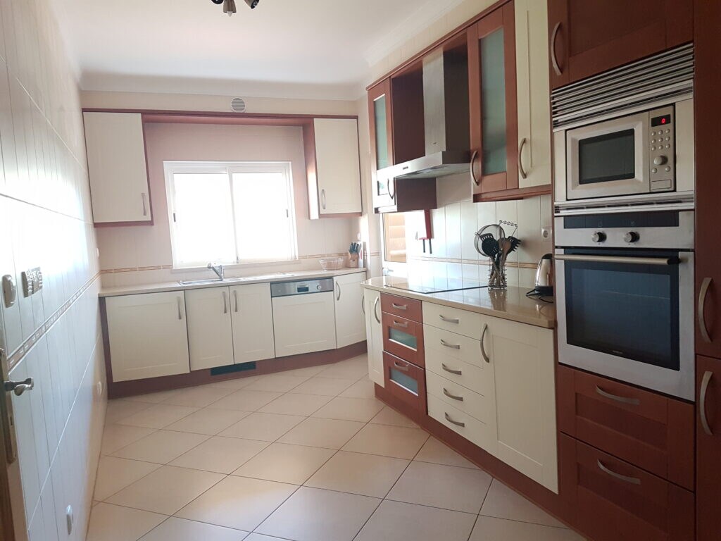 Airbnb em destaque: 2 bed, south facing, walk to beach & marina em Quarteira