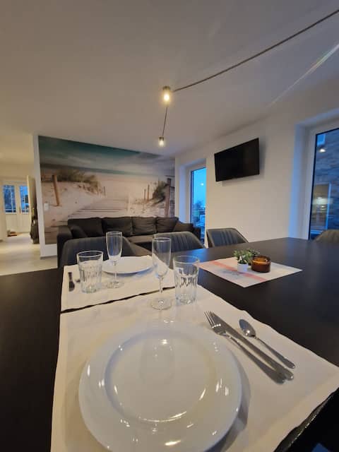 Newly built apartment "Flood below"