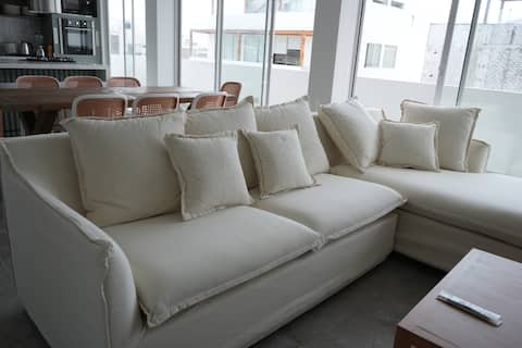 Popular Airbnb listing: Great Dream Beach House +16 people in Cerro Azul