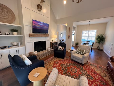 Successful Airbnb property: The Curlin House, Lakeside Getaway Tim’s Ford Lake in Winchester
