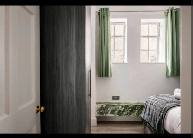 Luxury 4 Bed Knightsbridge gallery image 4