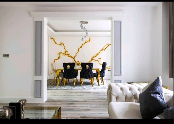Luxury 4 Bed Knightsbridge gallery image 2