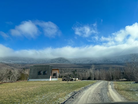 Cozy all-season mountain escape