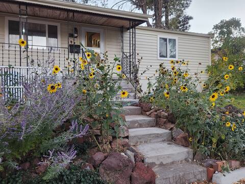 Atomic City Cosmic Retreat - Pet friendly!