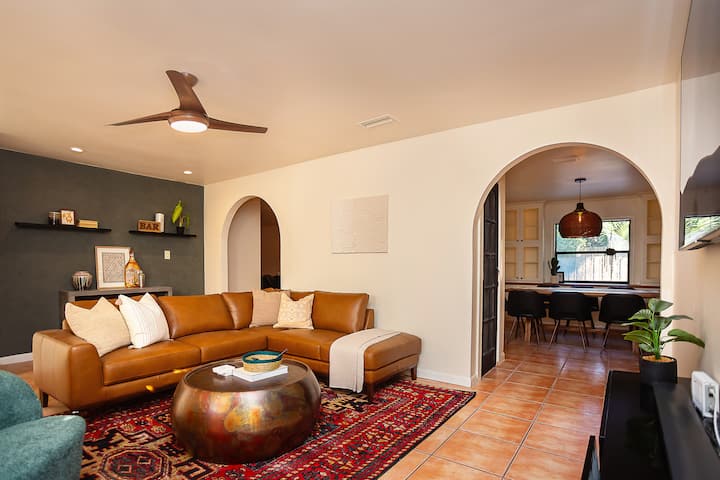 New! Saltwater Pool Home, Hot Tub & Games! - Gainesville, FL