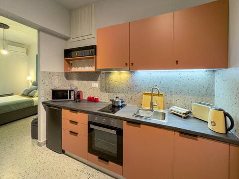 Top Airbnb: Luxury Studio with Panoramic Views in νεαπολη Ii