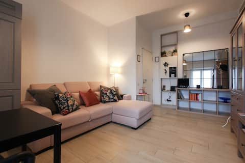 Splendid Two-Room Apartment on the Naviglio Grande