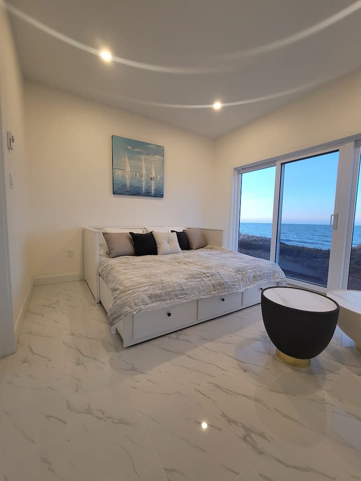 Day room in the set-up in the king configuration.
It also has a roomy closet to store all your things on your stay!