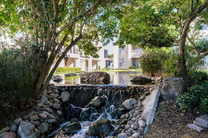 Belina – Bougain Villas Vista Al Estanque