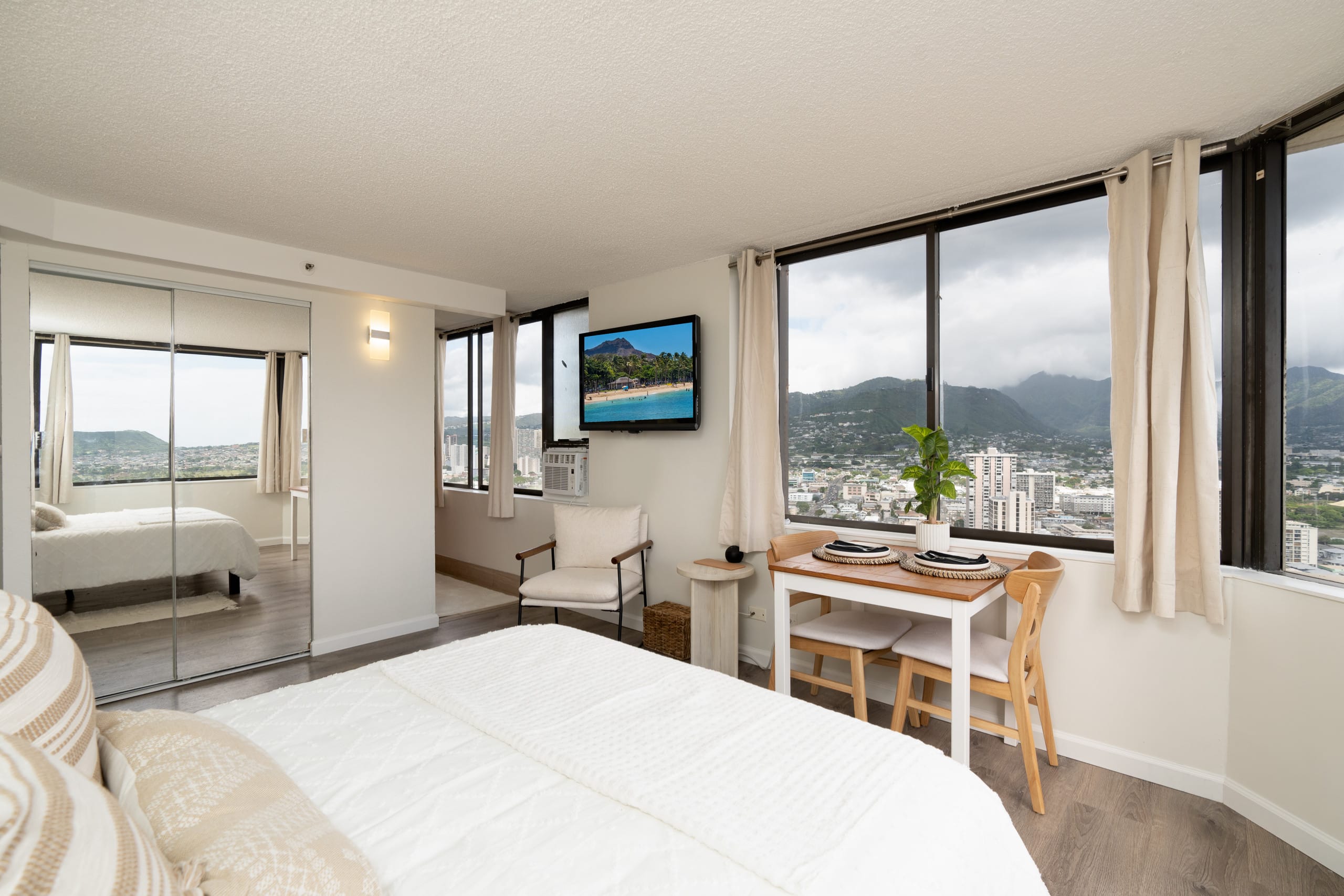 Condo in Honolulu · ★4.75 · 1 bedroom · 1 bed · 1 bath - Image 3