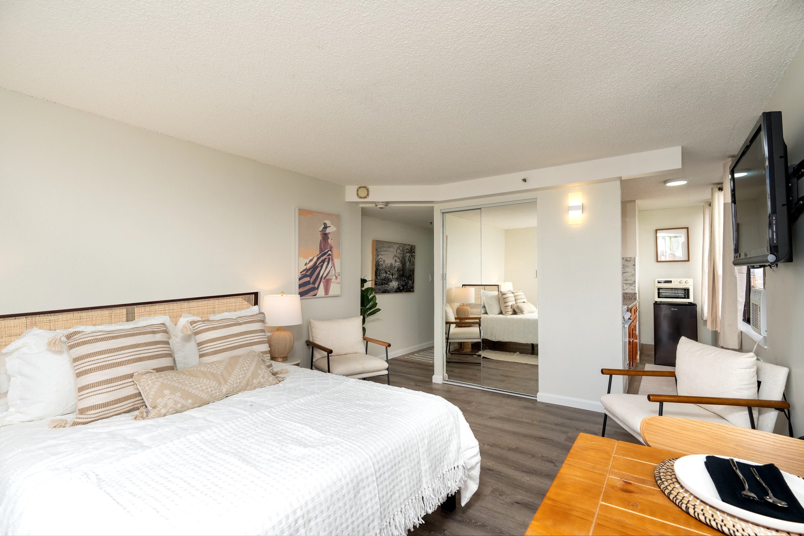 Condo in Honolulu · ★4.75 · 1 bedroom · 1 bed · 1 bath - Image 2