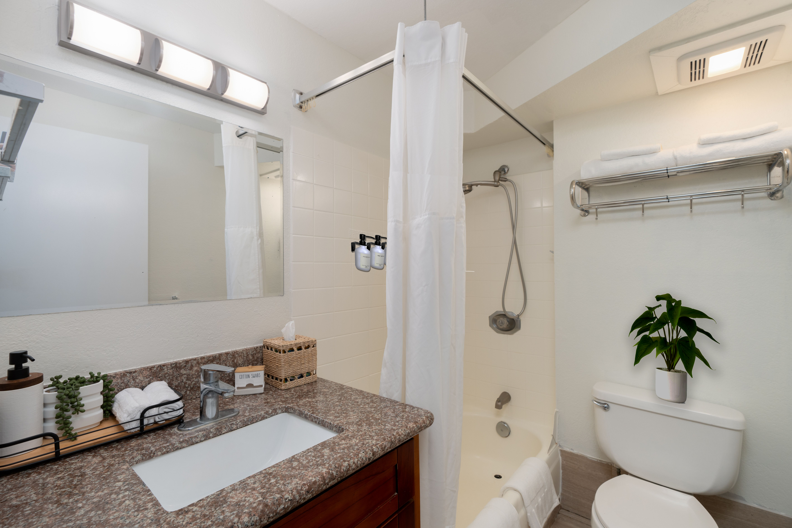 Condo in Honolulu · ★4.76 · 1 bedroom · 1 bath - Image 7