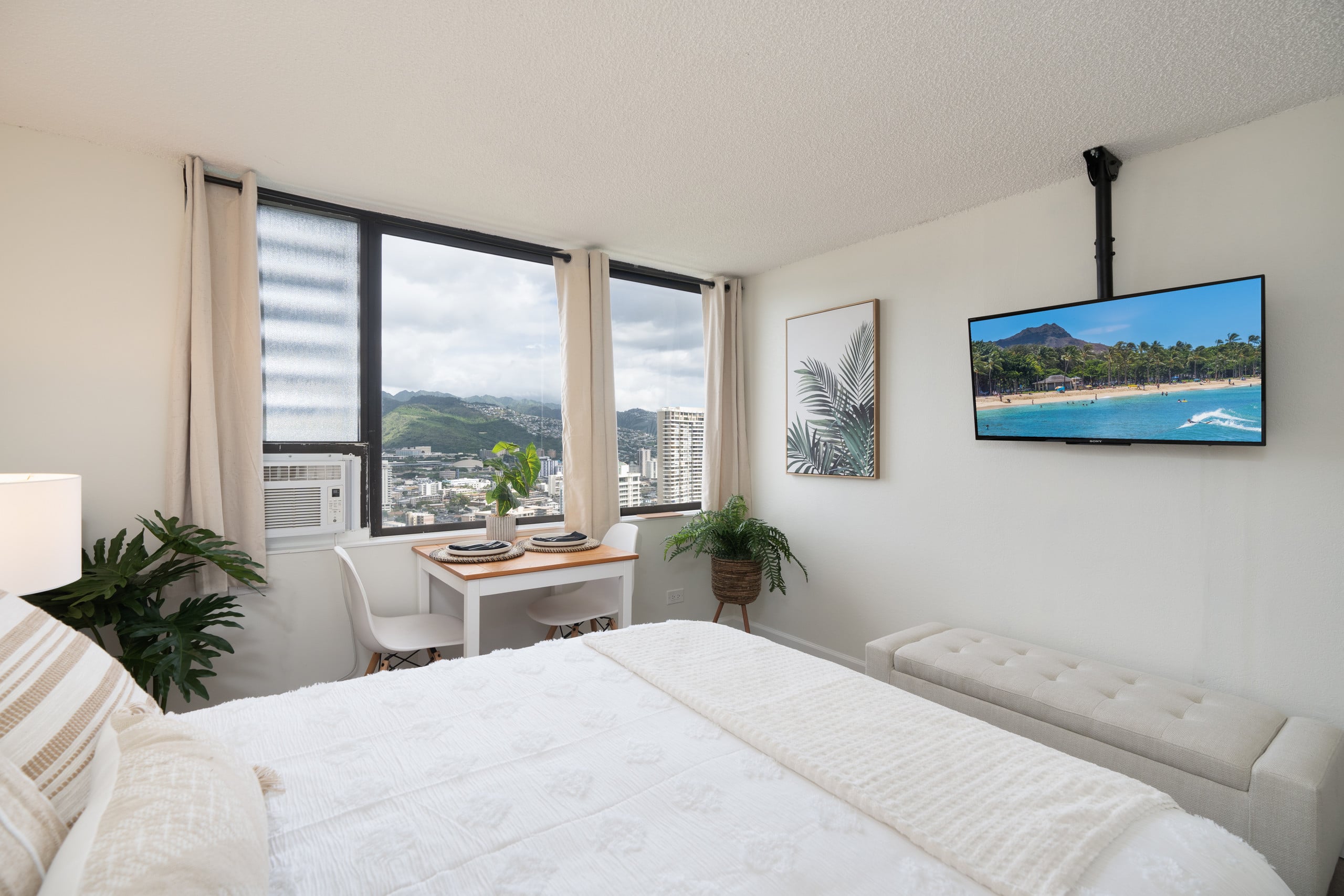 Condo in Honolulu · ★4.76 · 1 bedroom · 1 bath - Image 3