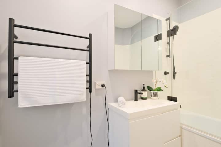 Electrical towel heater.