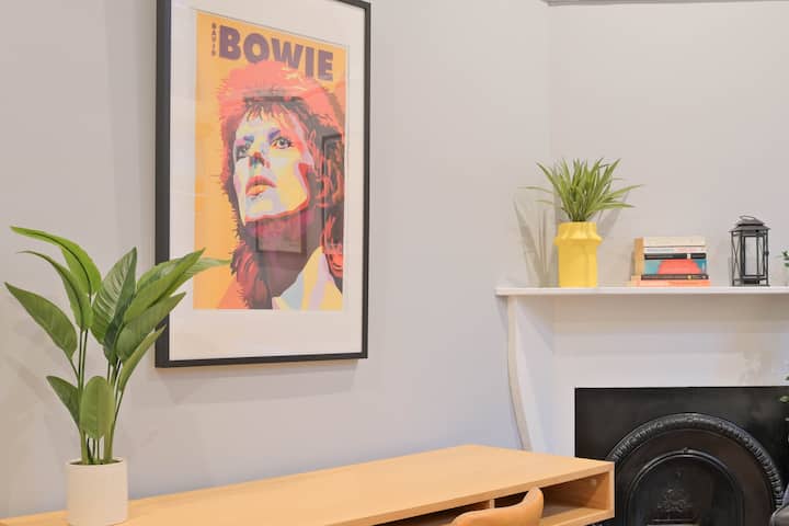 Be inspired working with Bowie above your desk.