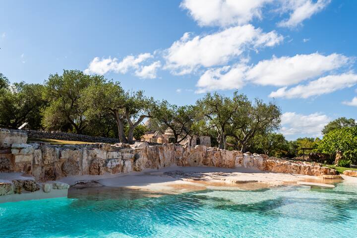 Trullo Granaio: piscina nella roccia e natura gallery image 3