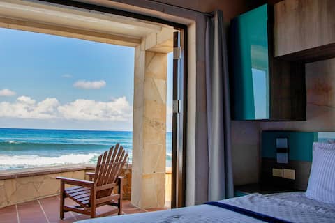 Oceanfront house/Pool/ Delicious food/FREE Wi-fi