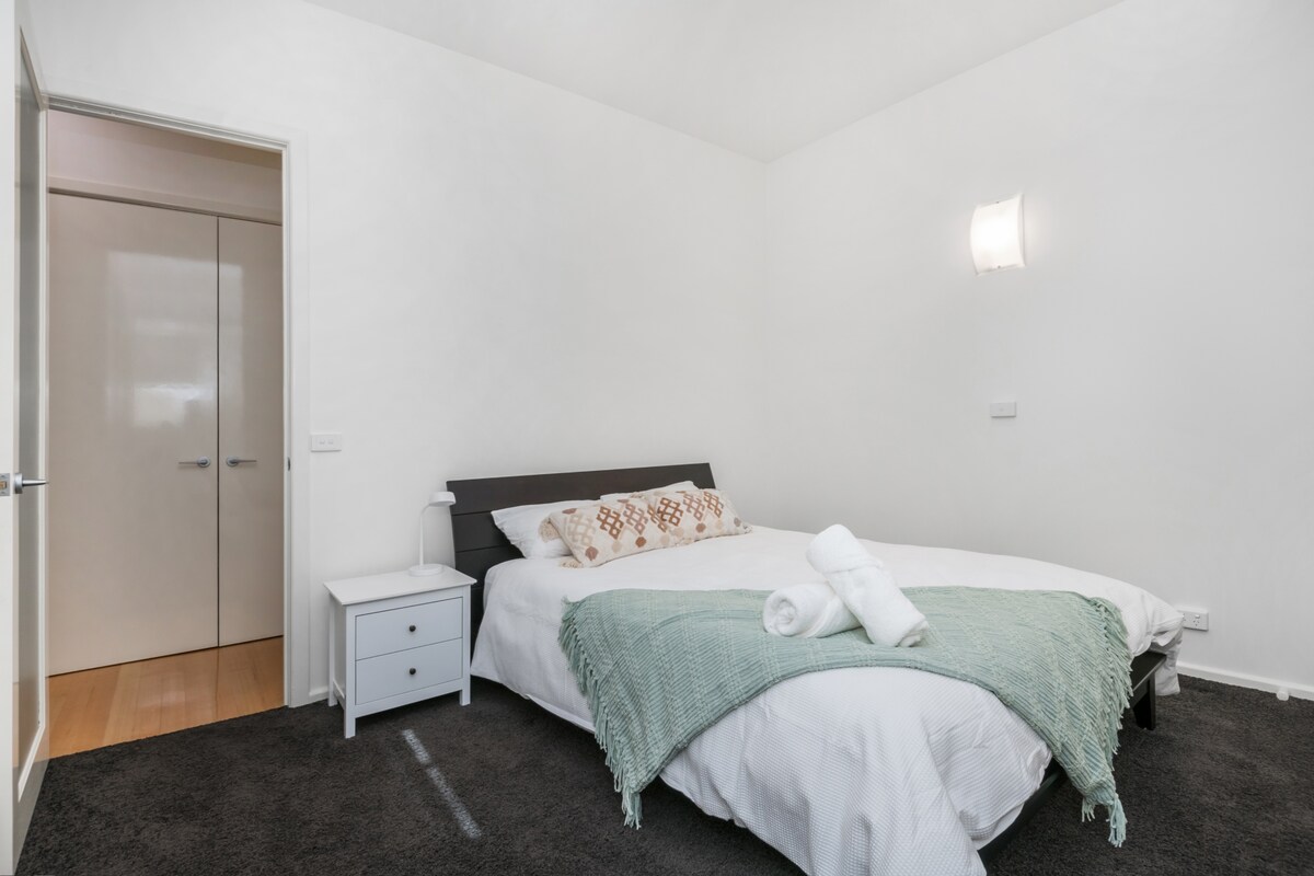 Спалня 3 - двойно легло и достатъчно място за съхранение.