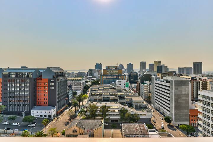 15th Floor luxury condo with back up power system gallery image 3