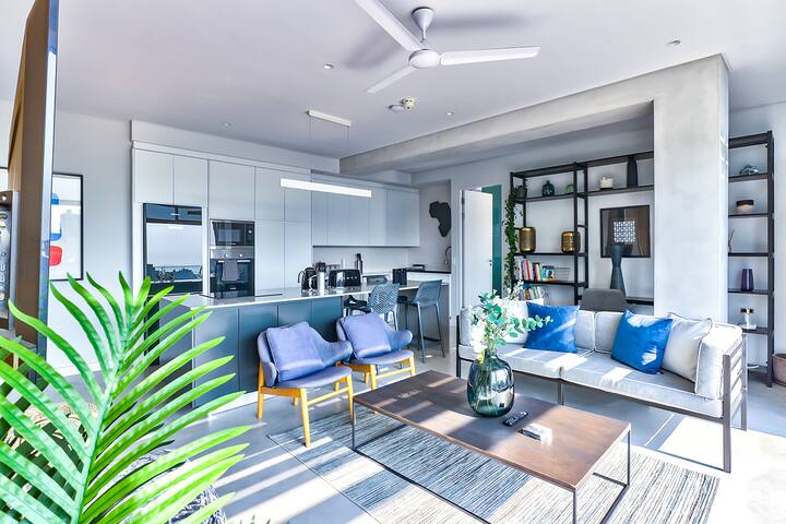 15th Floor luxury condo with back up power system gallery image 4