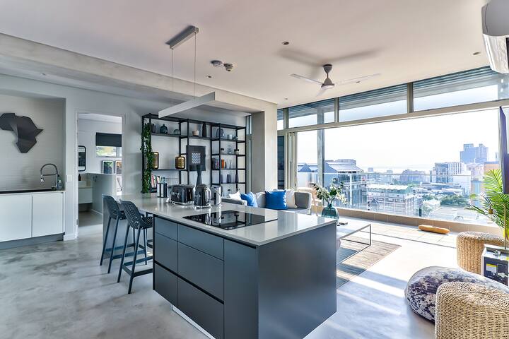 15th Floor luxury condo with back up power system gallery image 5