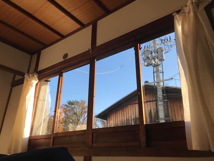 2階。窓からは御所の緑がお楽しみいただけます。