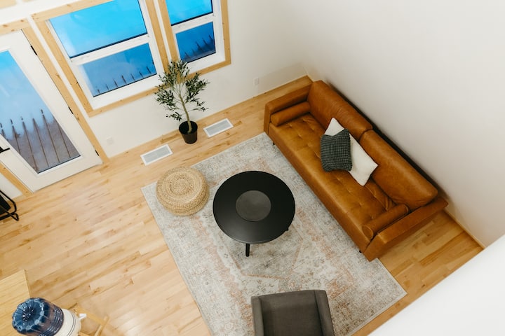 Twin Peaks A-frame Cabins | Orange Door - Alberta