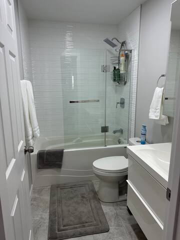 House in Riverbend gallery image 5