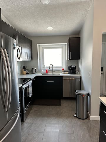 House in Riverbend gallery image 3