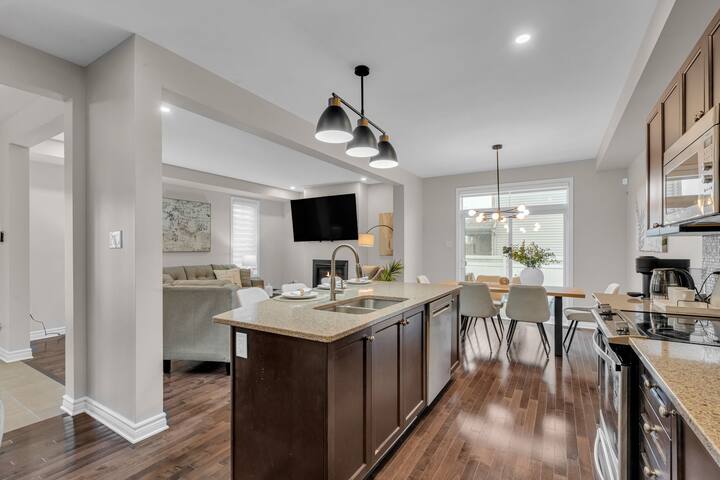 Luxurious and Beautiful, Ottawa gallery image 3